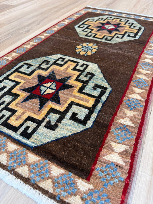 Transitional Kars 1'8"x3'1" Area Rug