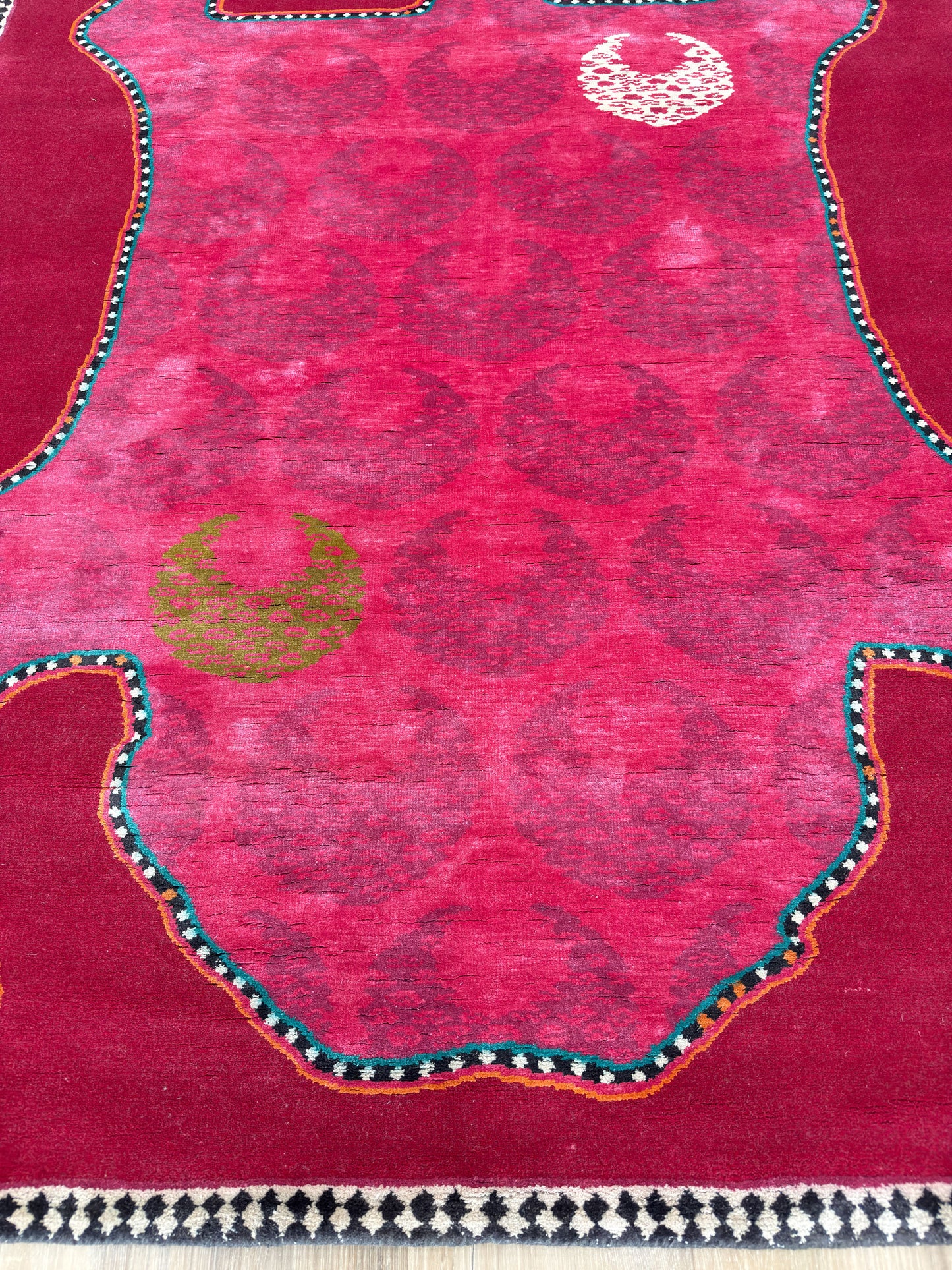 Modern Animal Hide 4'3"x6'1"