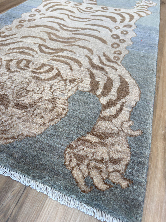 Modern Animal Hide 2'9"x4'11"