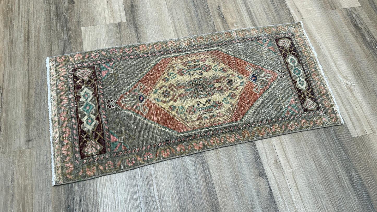 Turkish Vintage 1'7"x3'5"