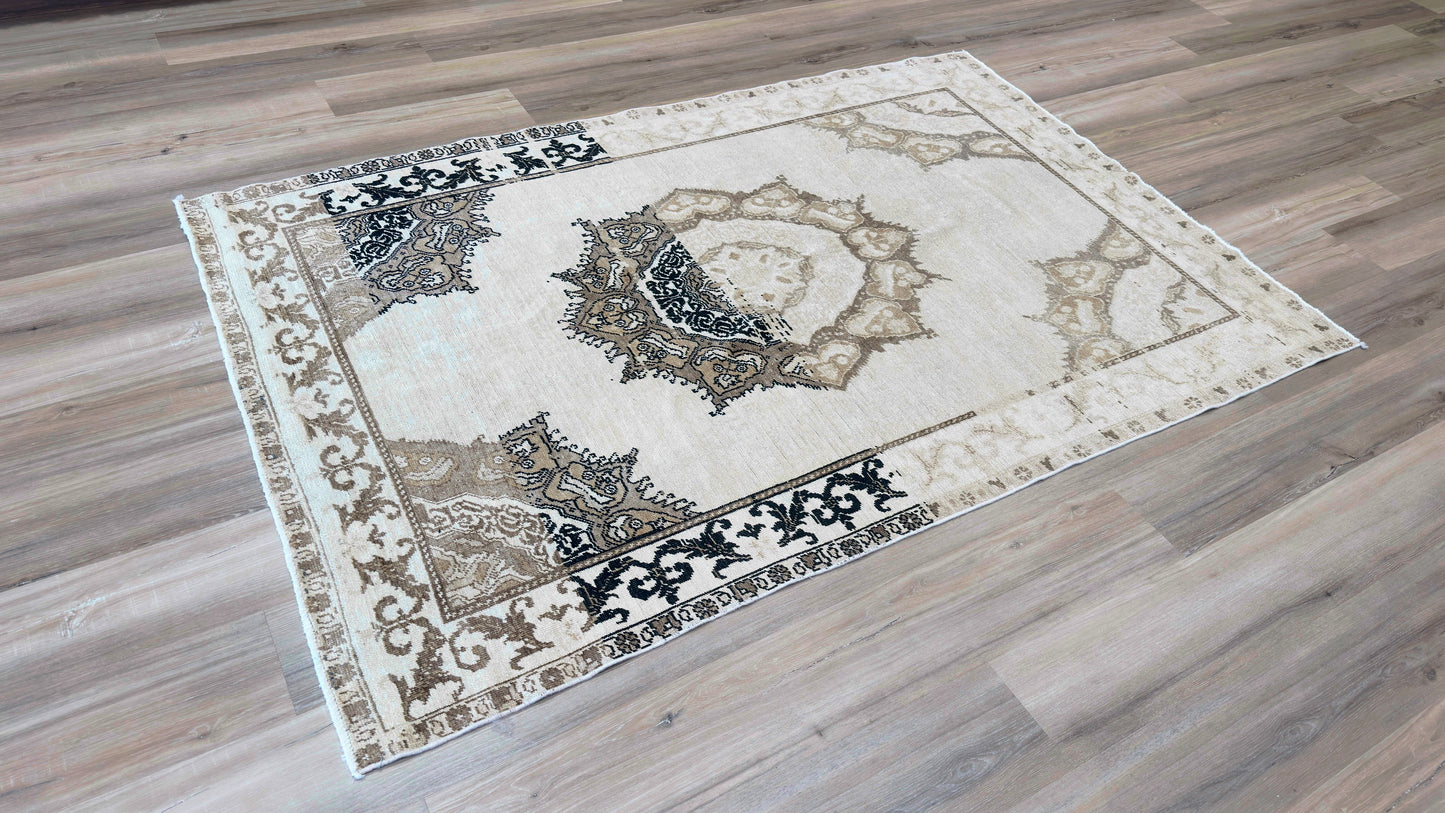 Turkish Vintage 4'7"x6'10"