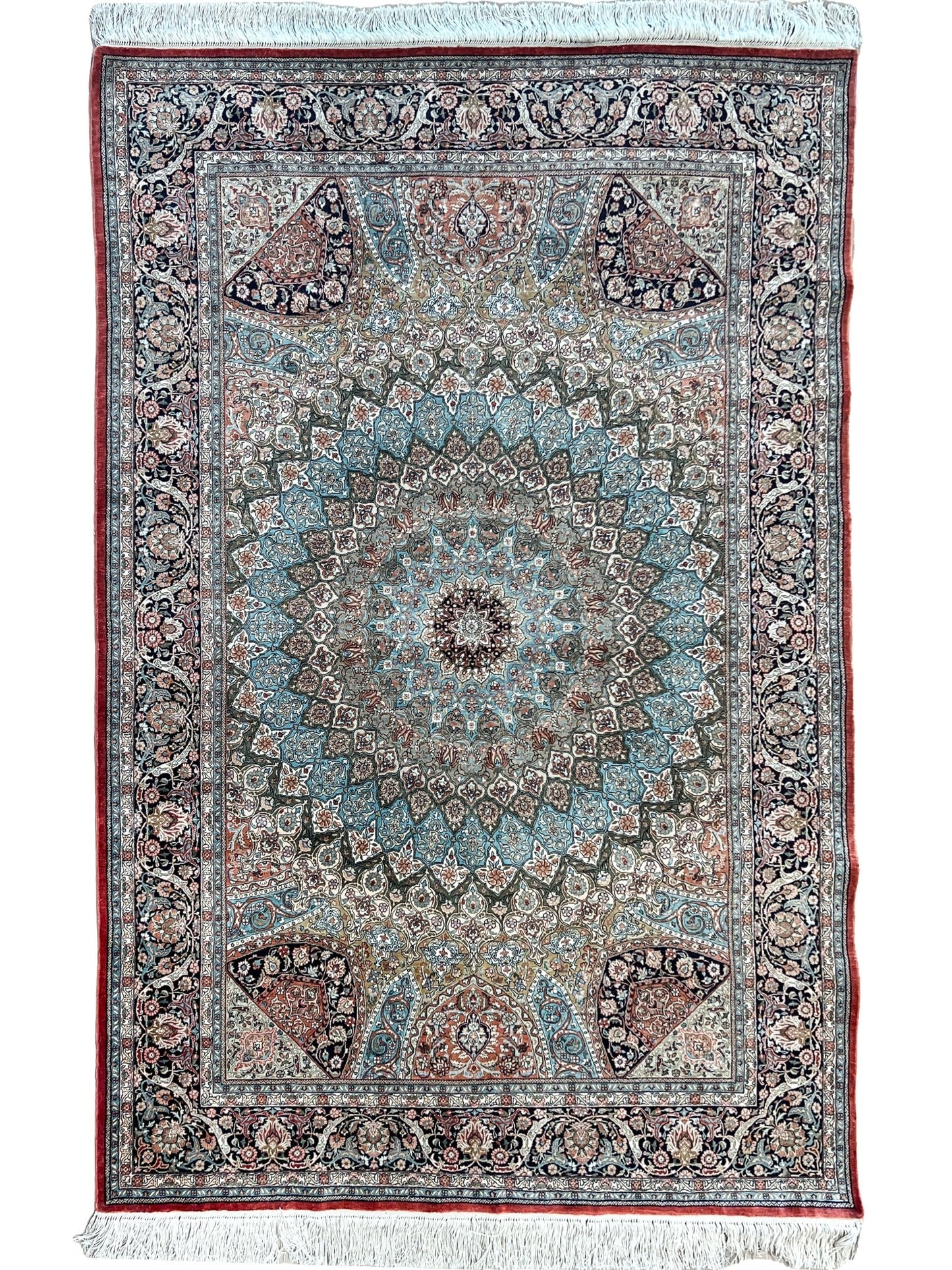 Traditional Tabriz 4'1"x6'1" Area Rug