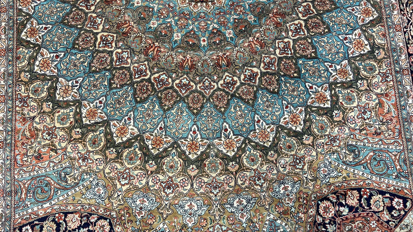 Traditional Tabriz 4'1"x6'1" Area Rug