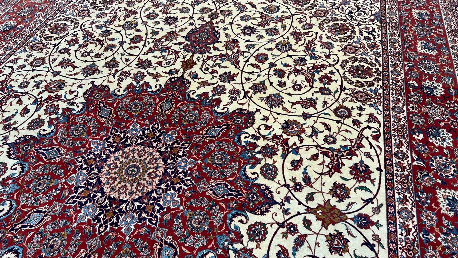 Persian Isfahan 10'3"x15"5' Area Rug