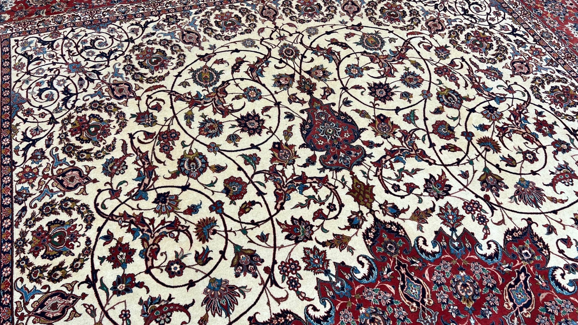 Persian Isfahan 10'3"x15"5' Area Rug