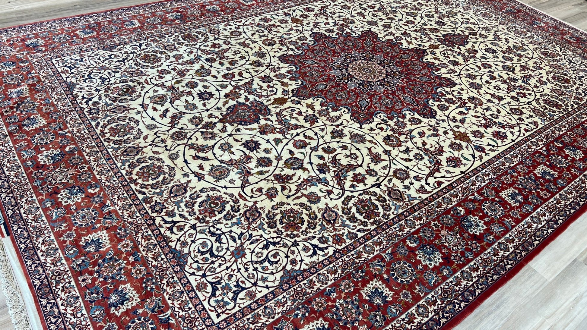 Persian Isfahan 10'3"x15"5' Area Rug