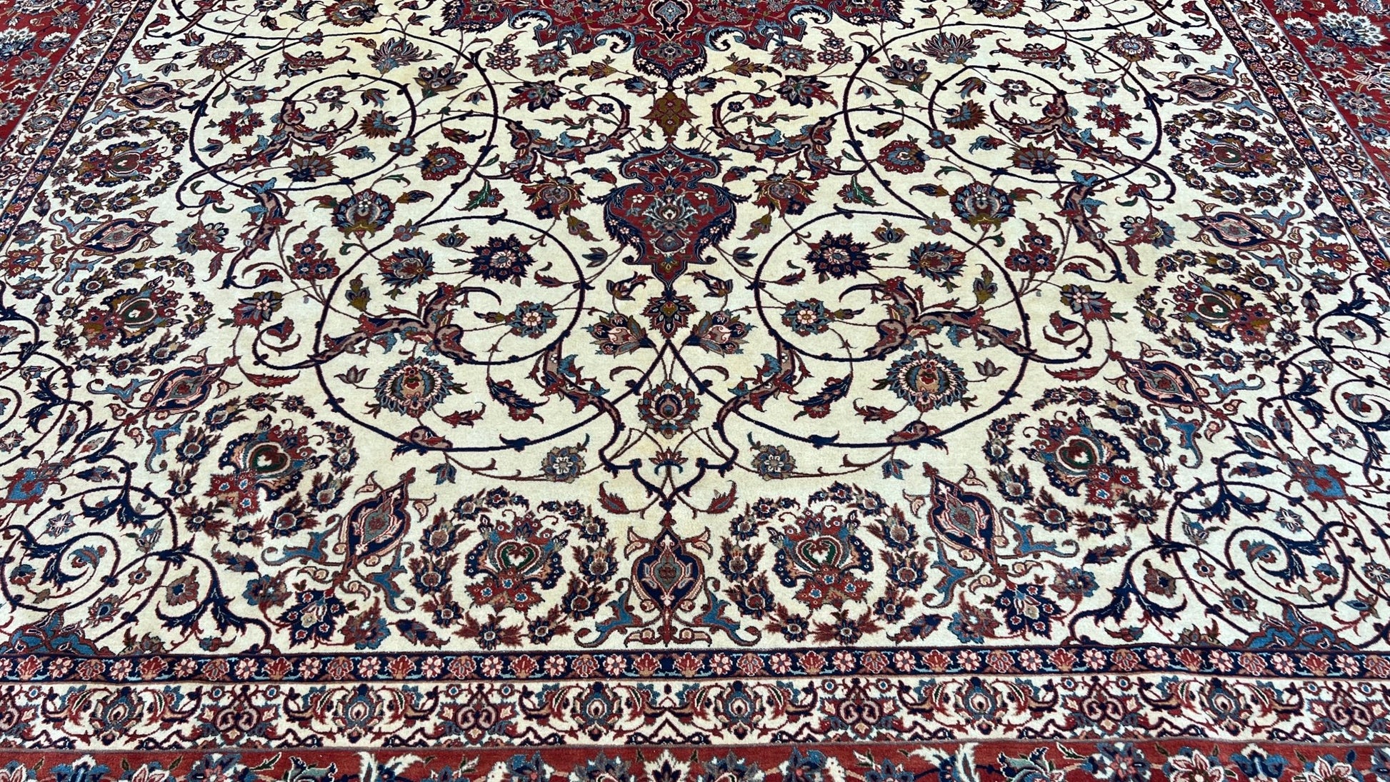 Persian Isfahan 10'3"x15"5' Area Rug