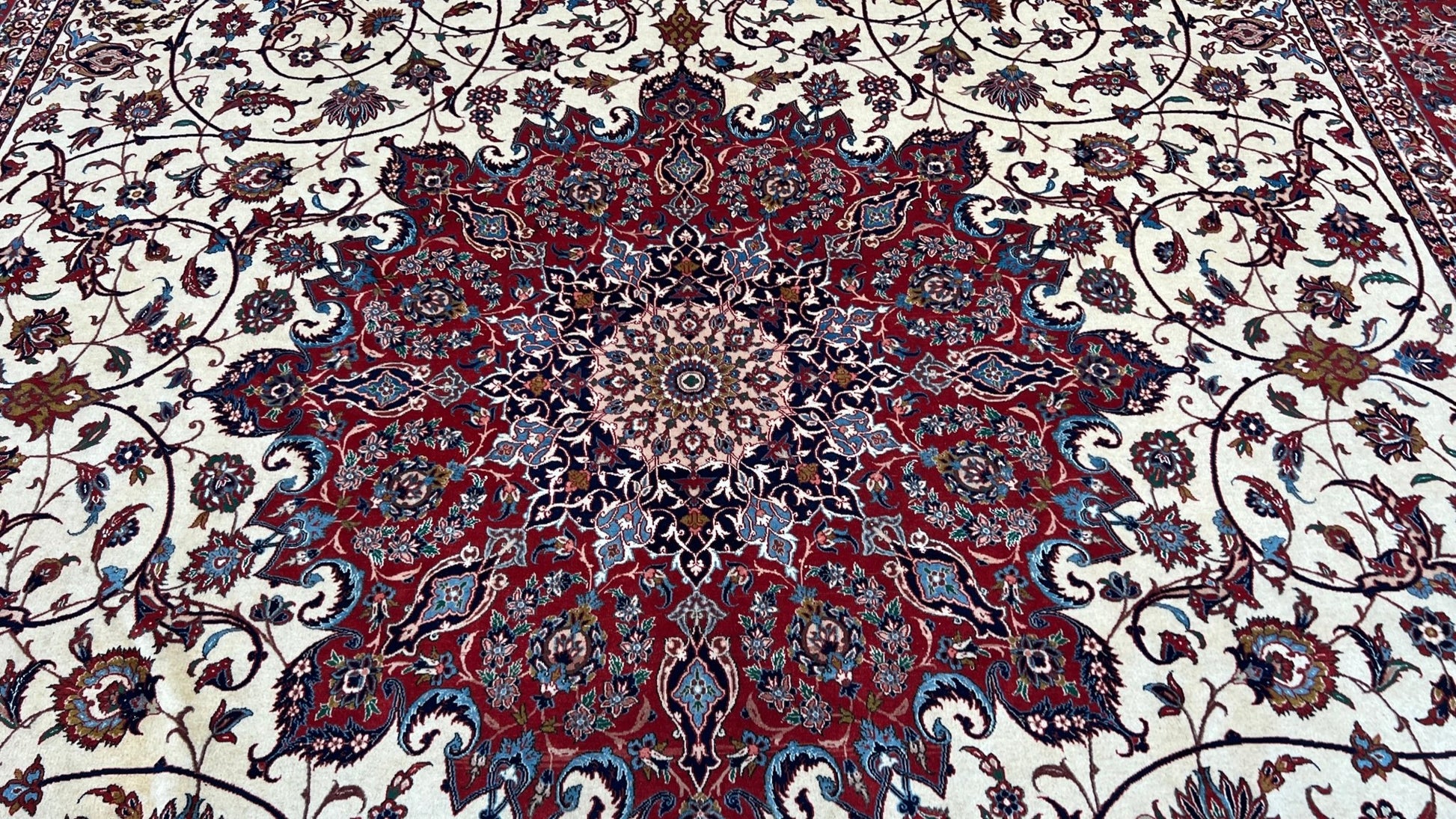 Persian Isfahan 10'3"x15"5' Area Rug