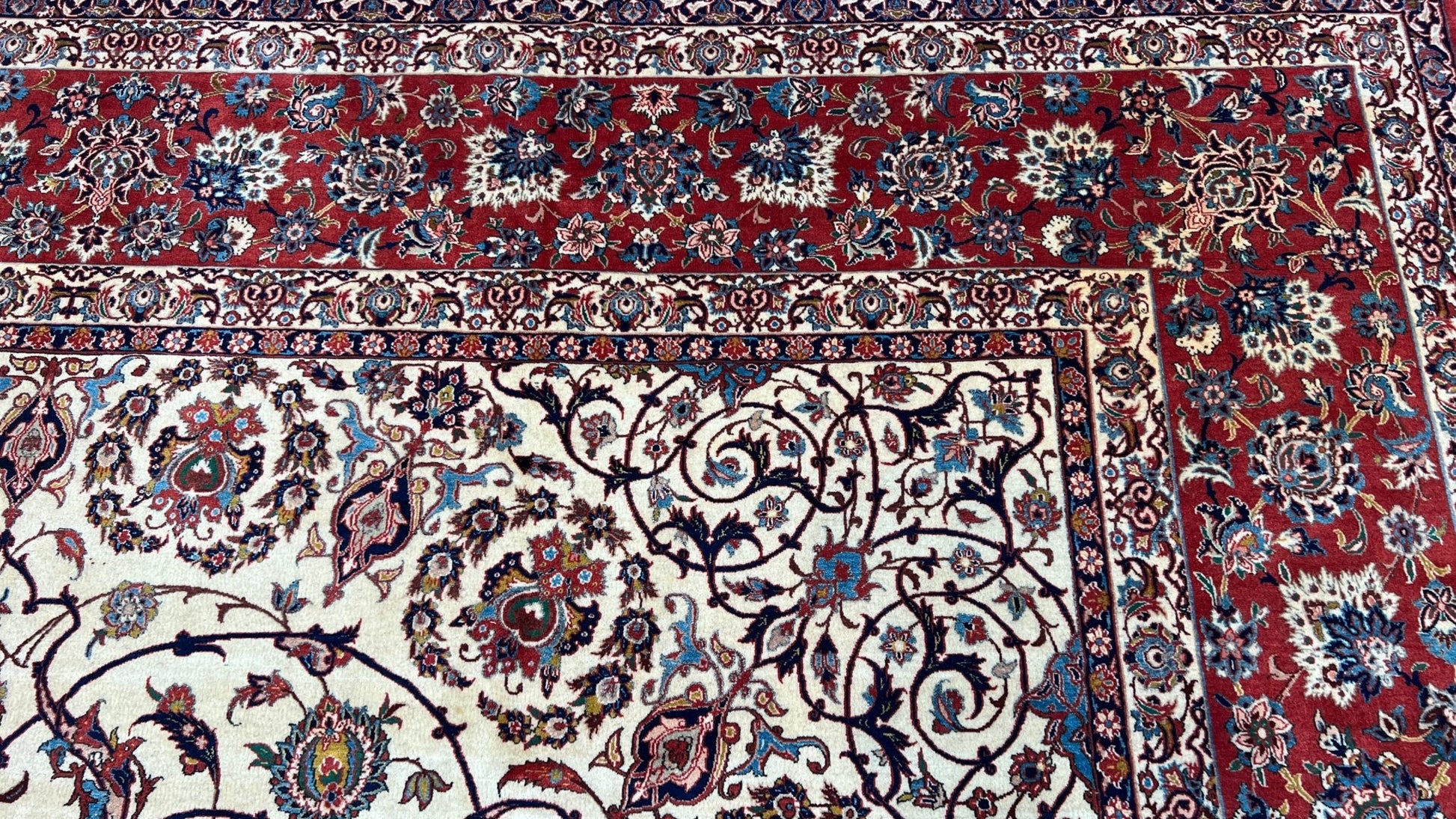 Persian Isfahan 10'3"x15"5' Area Rug