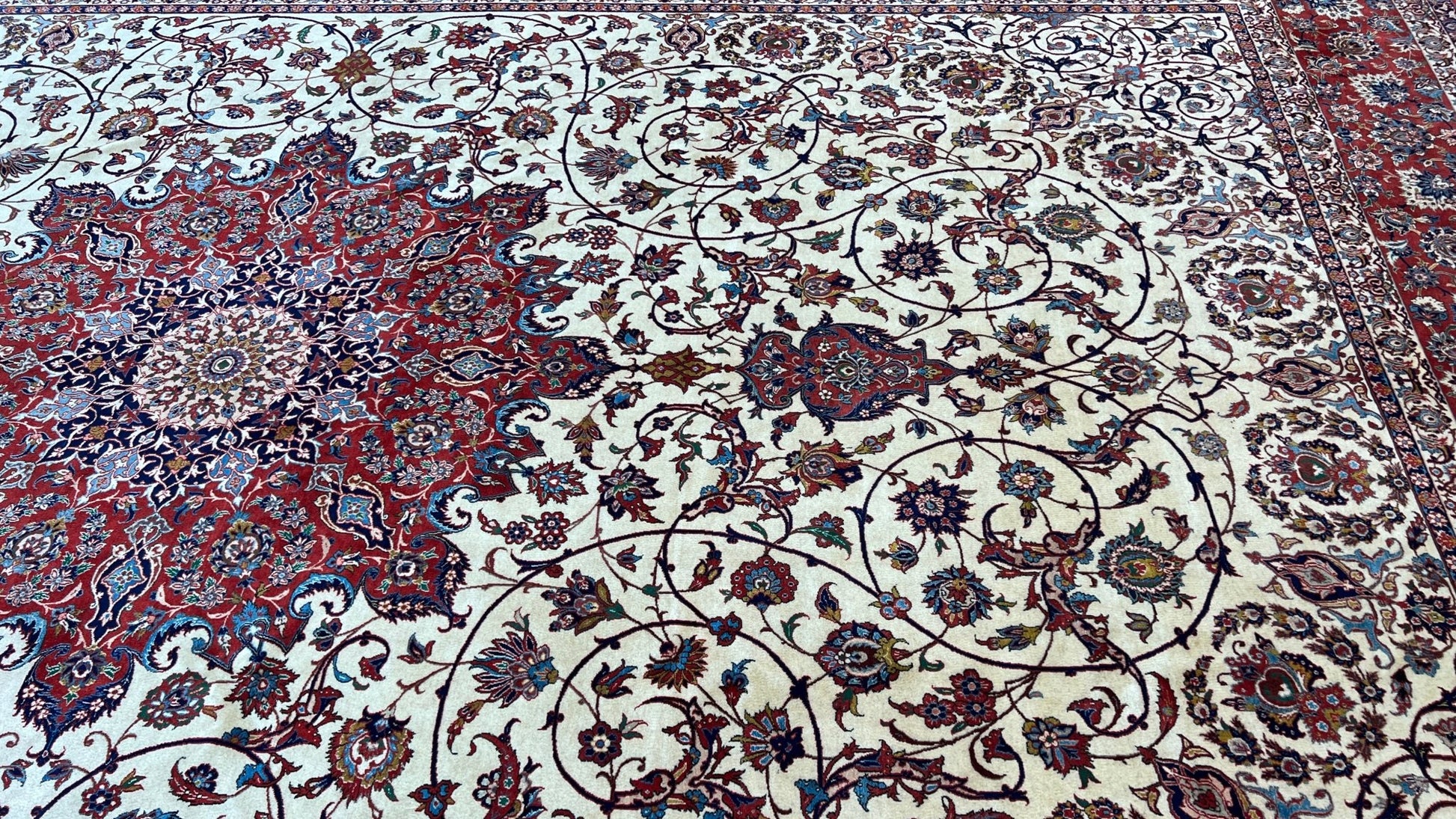 Persian Isfahan 10'3"x15"5' Area Rug