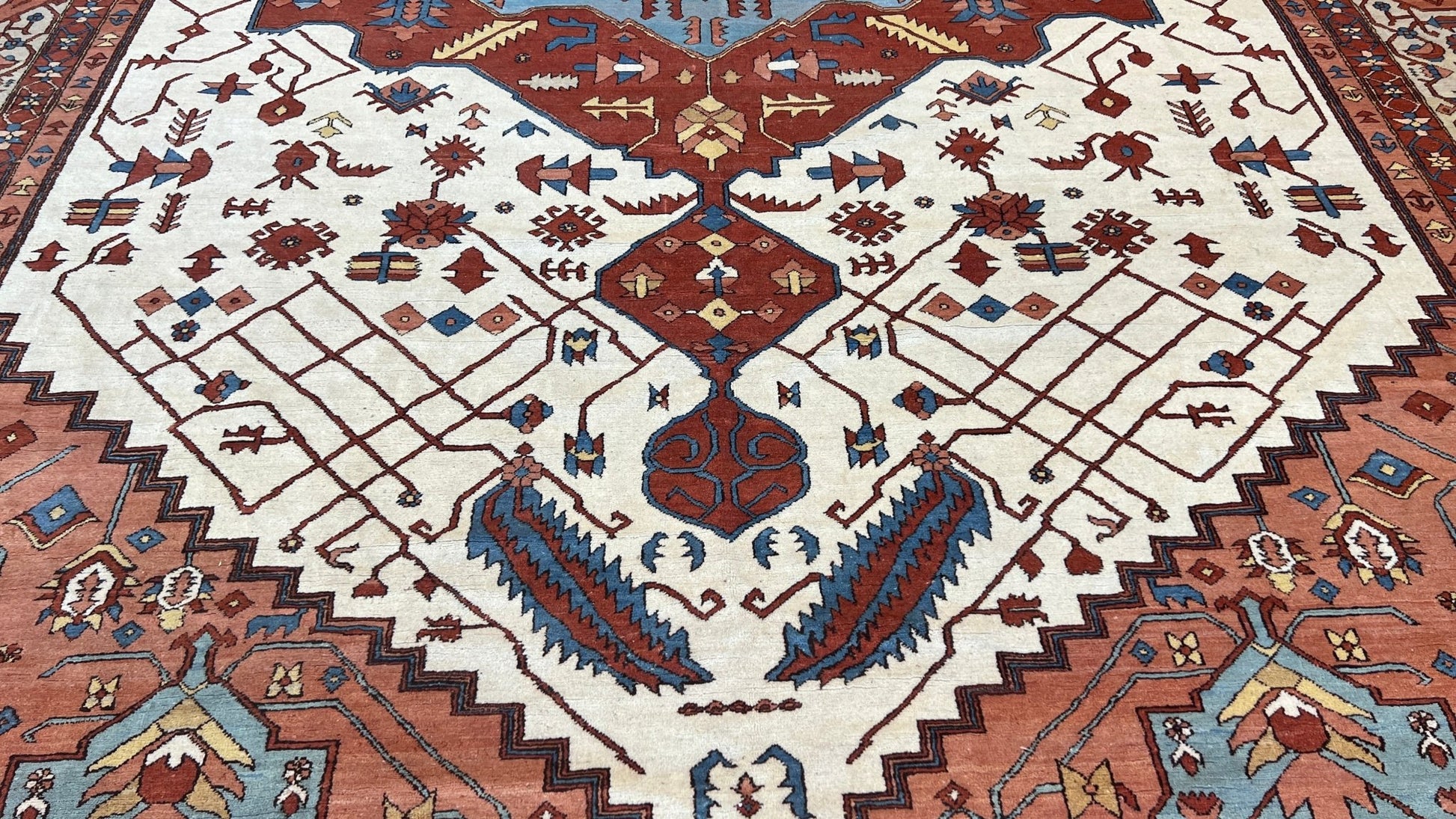 Transitional Serapi 12'10"x19' Area Rug