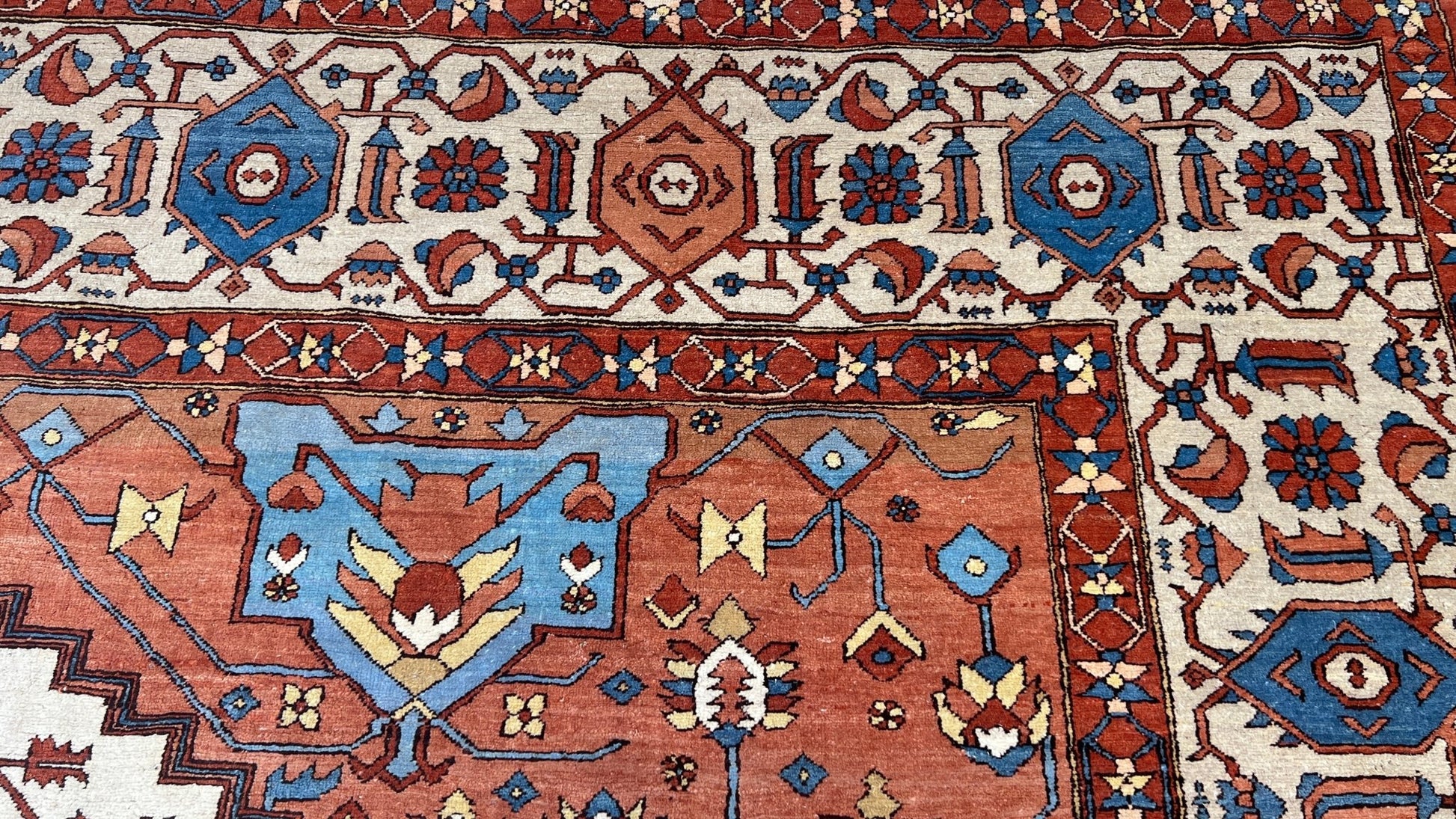 Transitional Serapi 12'10"x19' Area Rug