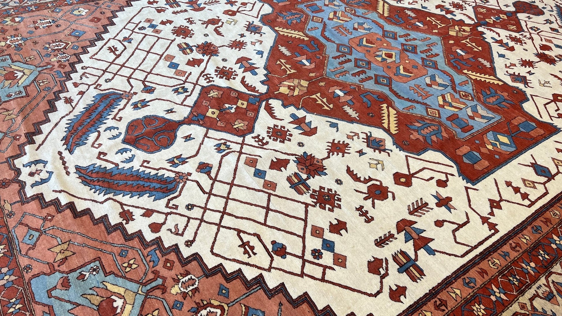 Transitional Serapi 12'10"x19' Area Rug