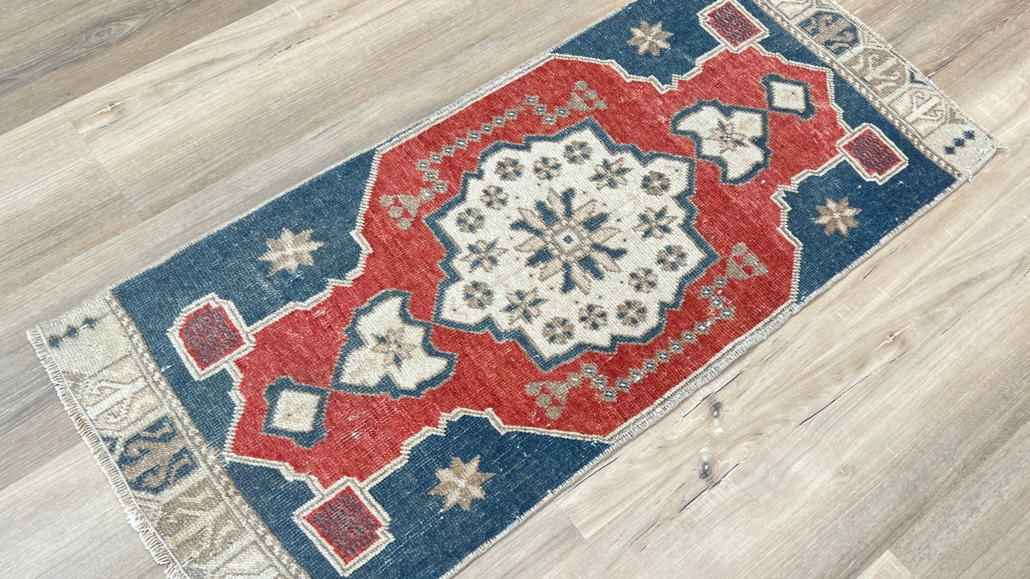 Turkish Vintage 1'5"x3'4" Area Rug