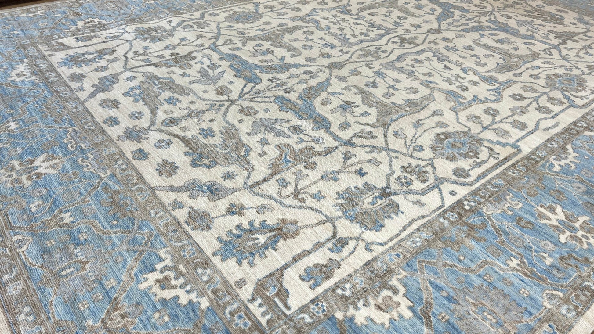 Transitional Bijar 10'x13'9'' Area Rug