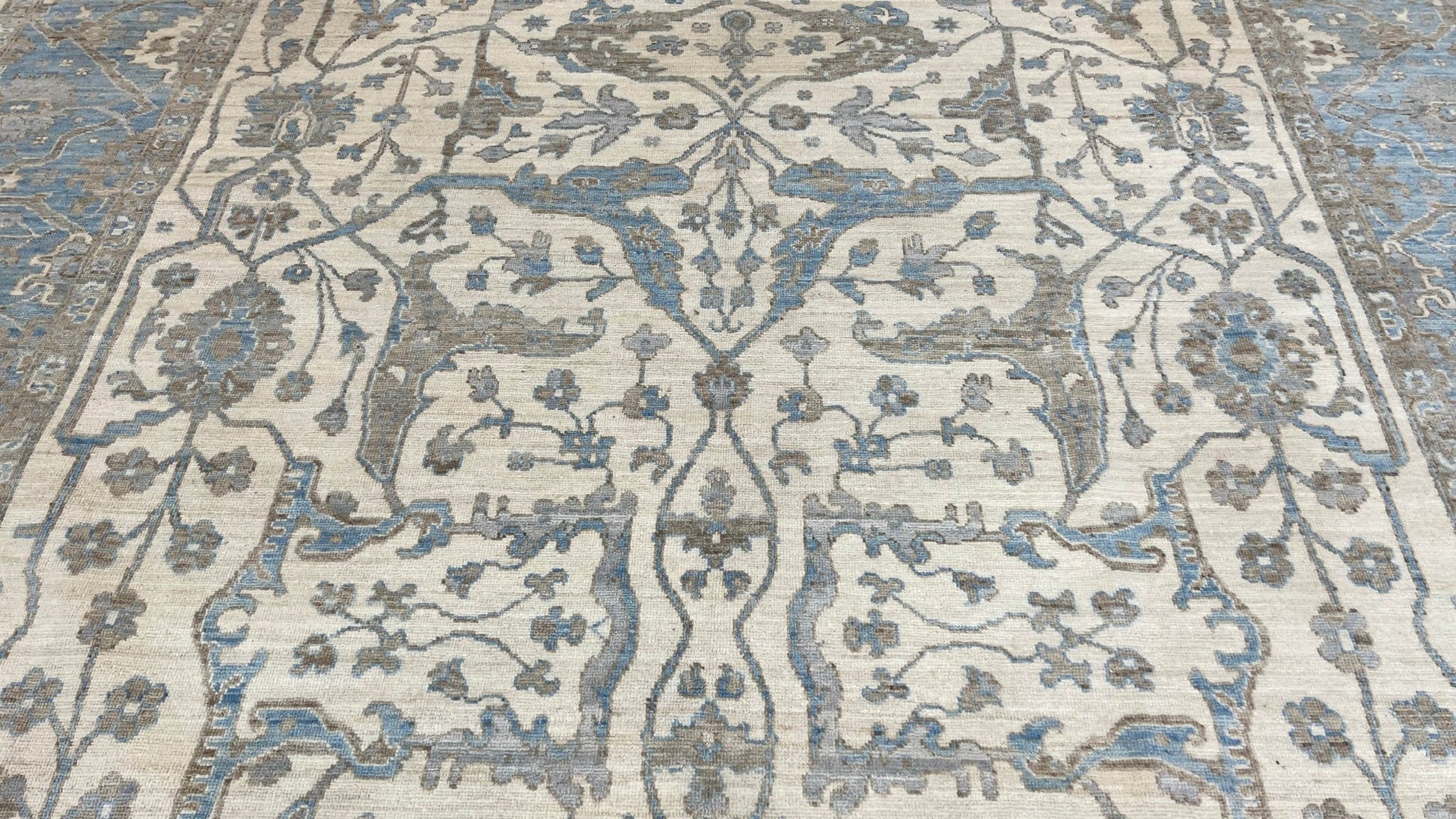 Transitional Bijar 10'x13'9'' Area Rug