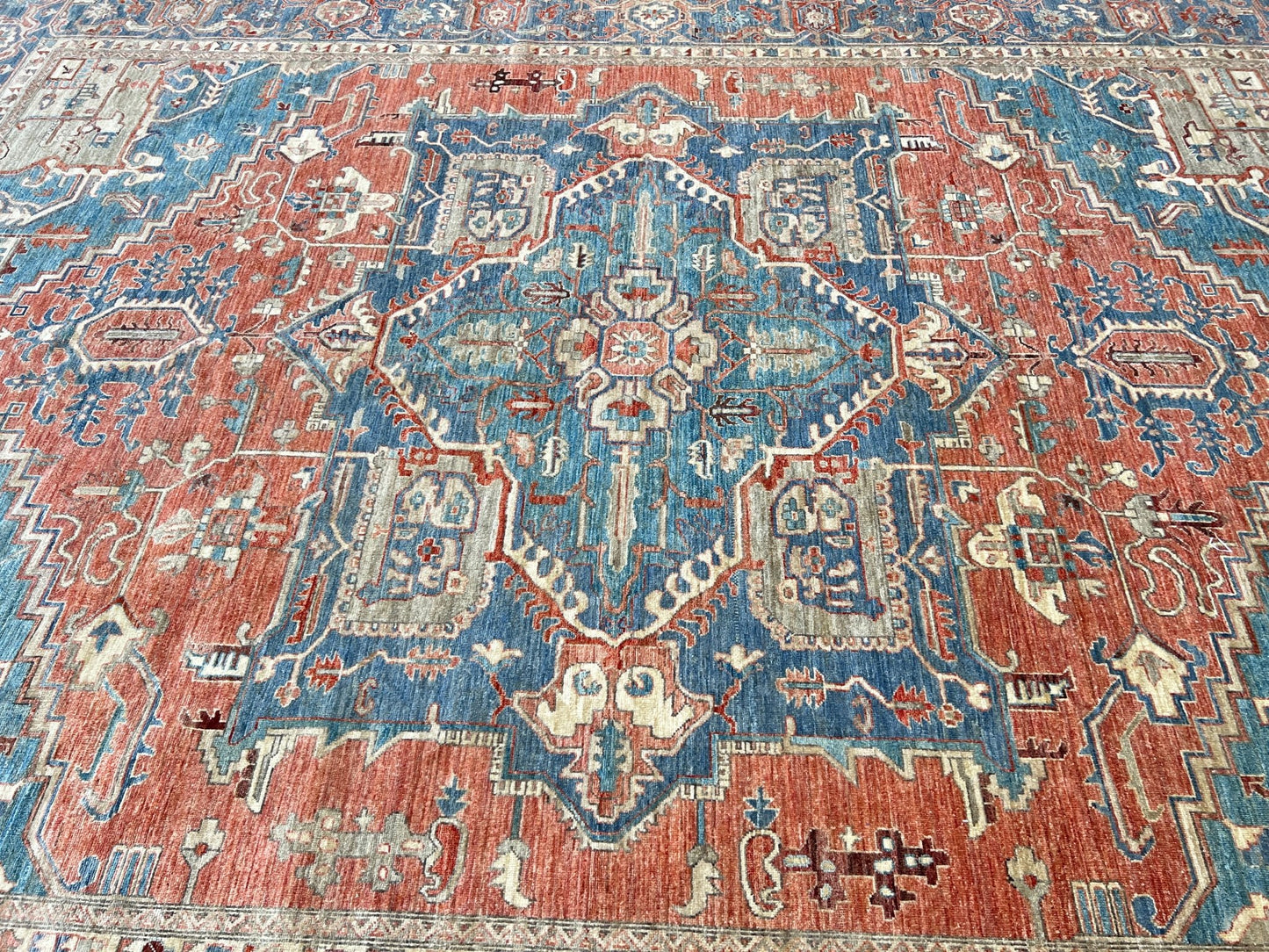 Transitional Heriz 10'2"x13'9" Area Rug
