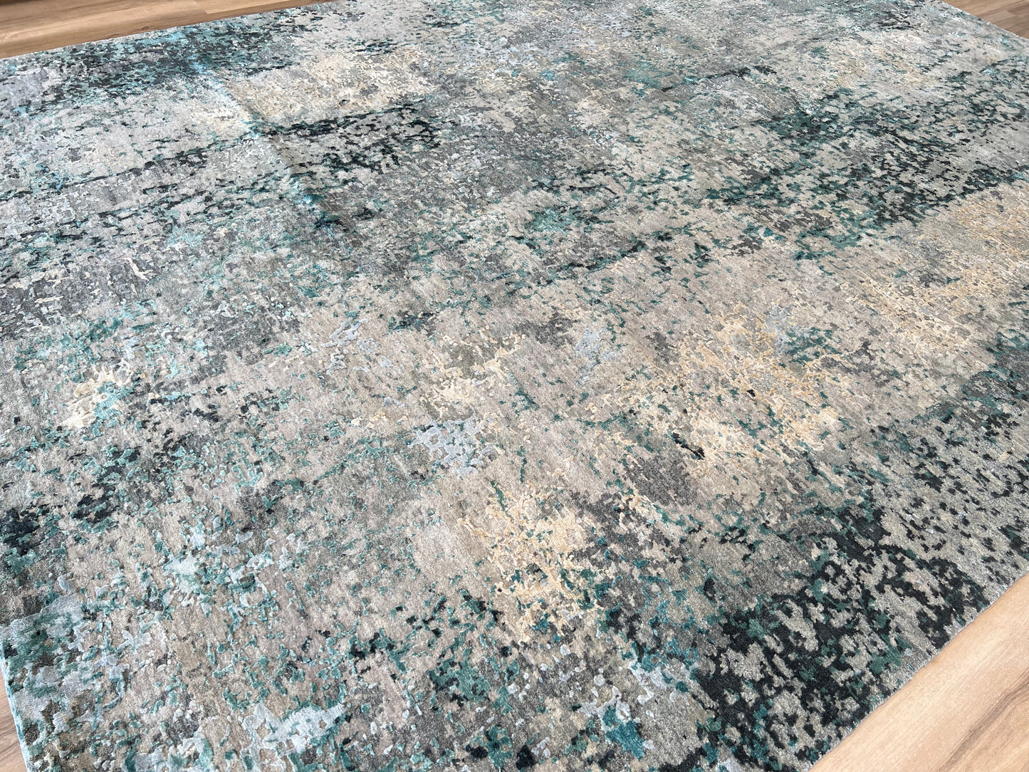 Abstract Modern 9'x12' Area Rug