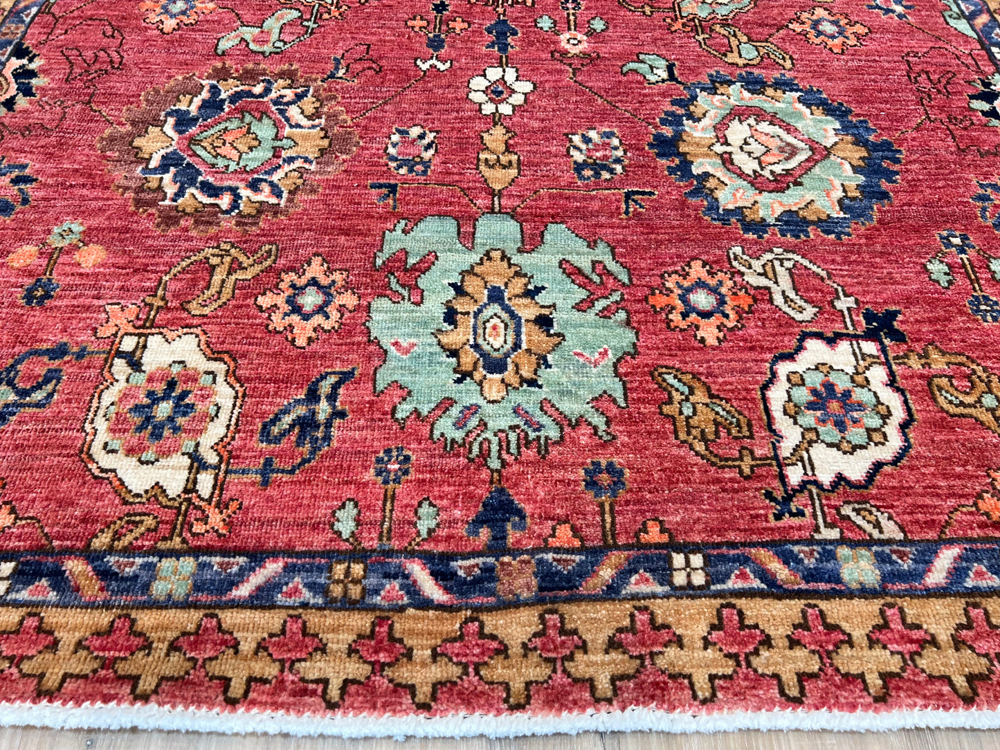 Transitional Heriz 4'x6'1" Area Rug