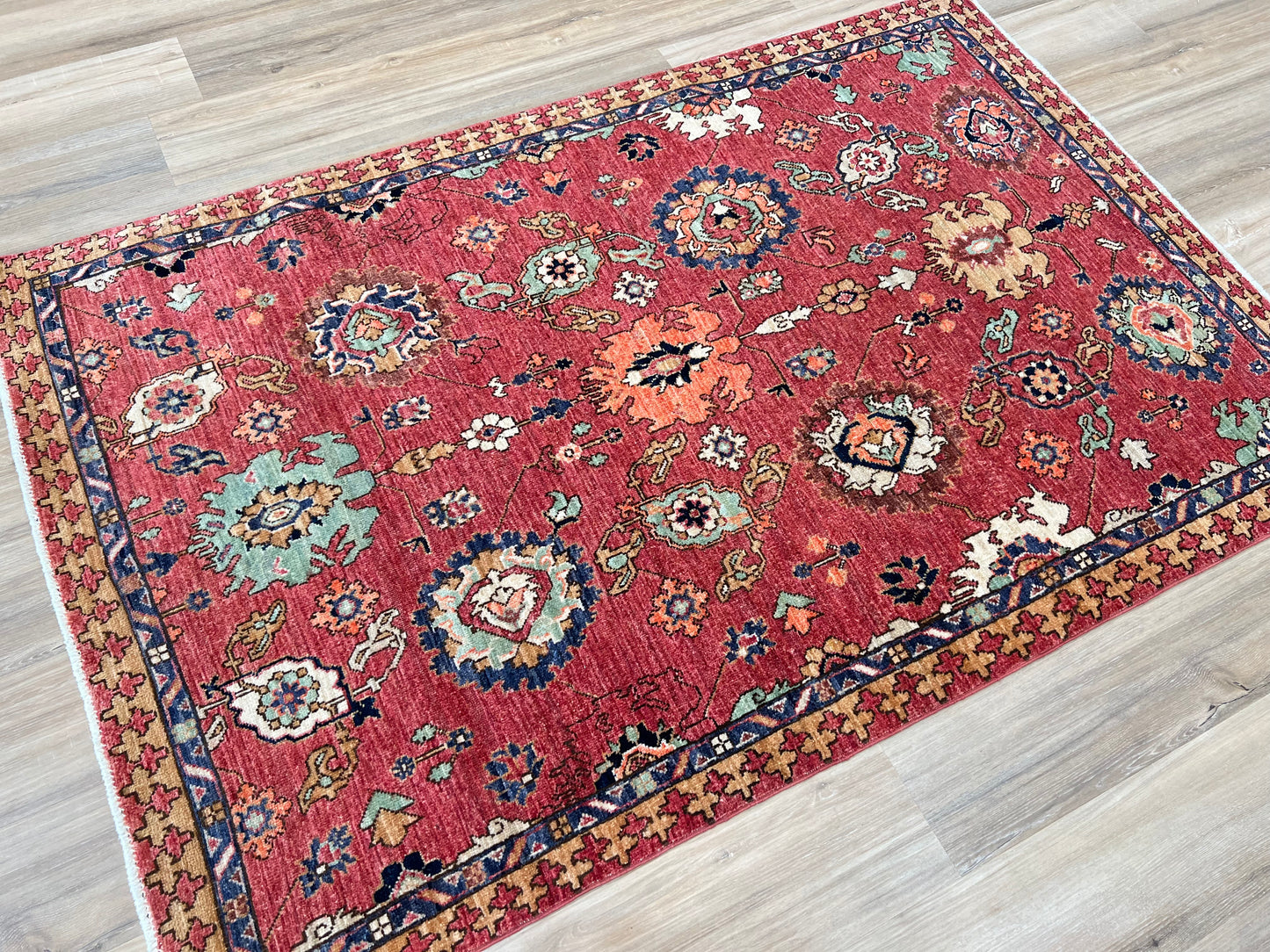 Transitional Heriz 4'x6'1" Area Rug