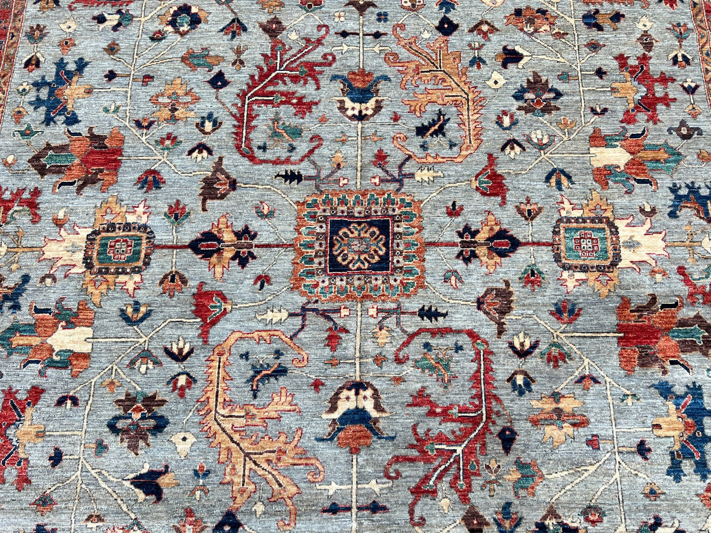 Transitional Serapi 9'11"x13'11" Area Rug
