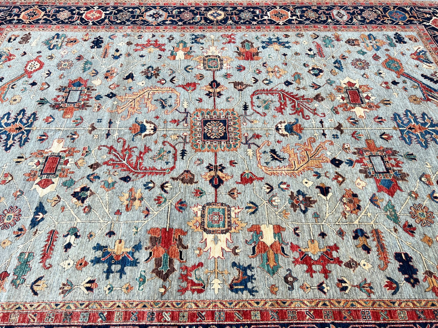 Transitional Serapi 9'11"x13'11" Area Rug