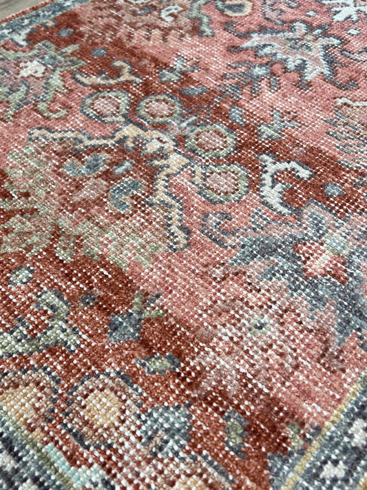 Vintage Look Tabriz 2'x3' Area Rug