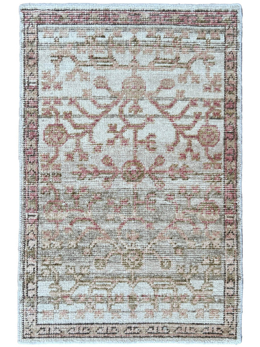 Vintage Look Khotan 2'x3' Area Rug