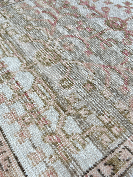 Vintage Look Khotan 2'x3' Area Rug