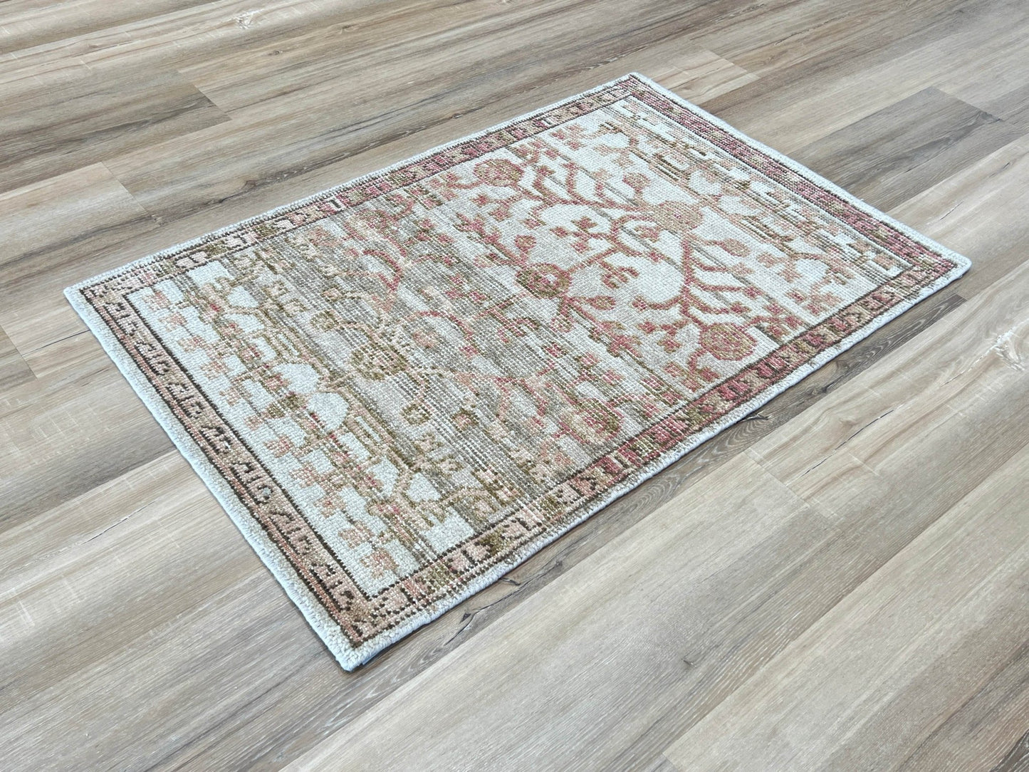 Vintage Look Khotan 2'x3' Area Rug
