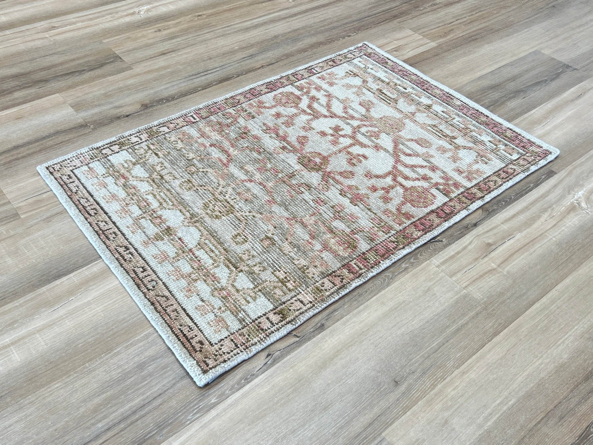 Vintage Look Khotan 2'x3' Area Rug