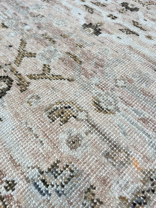 Vintage Look Agra 2'x3' Area Rug