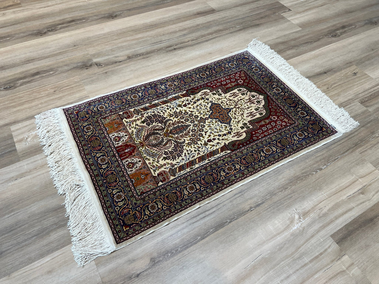 Traditional Hereke 2'1"x3'2" Area Rug