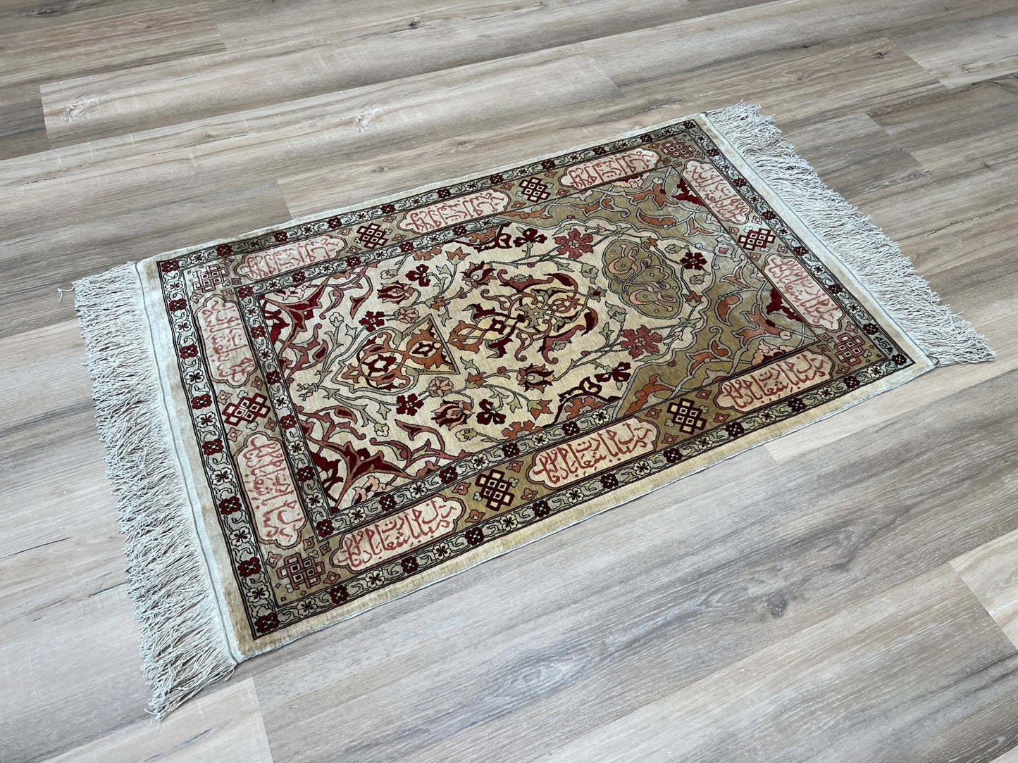 Traditional Hereke 2'0"x3'2" Area Rug