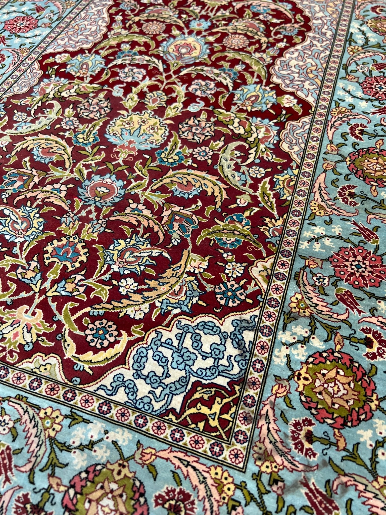 Traditional Hereke 1'10"x2'8" Area Rug