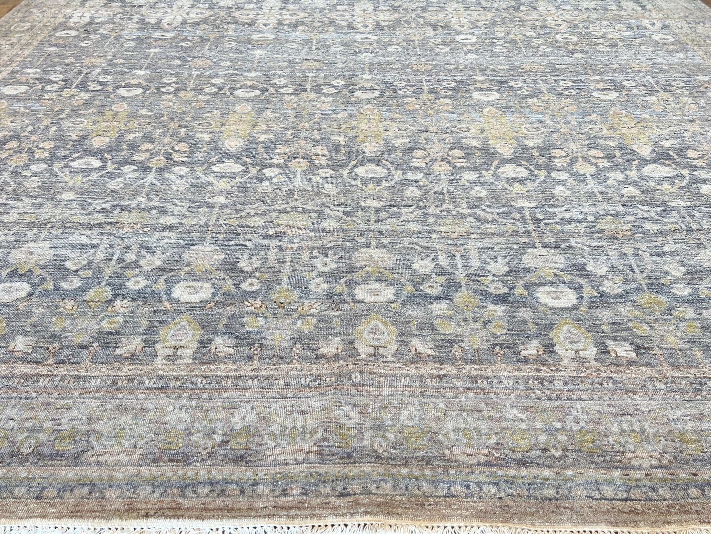 Vintage Look Agra 10'2"x14'2" Area Rug