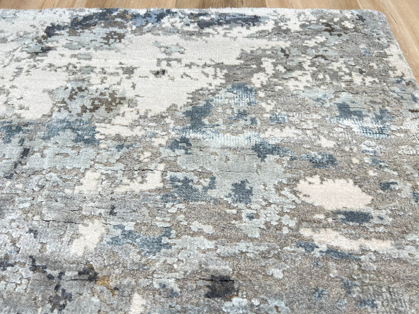 Abstract Modern 4'0"x6'0" Area Rug