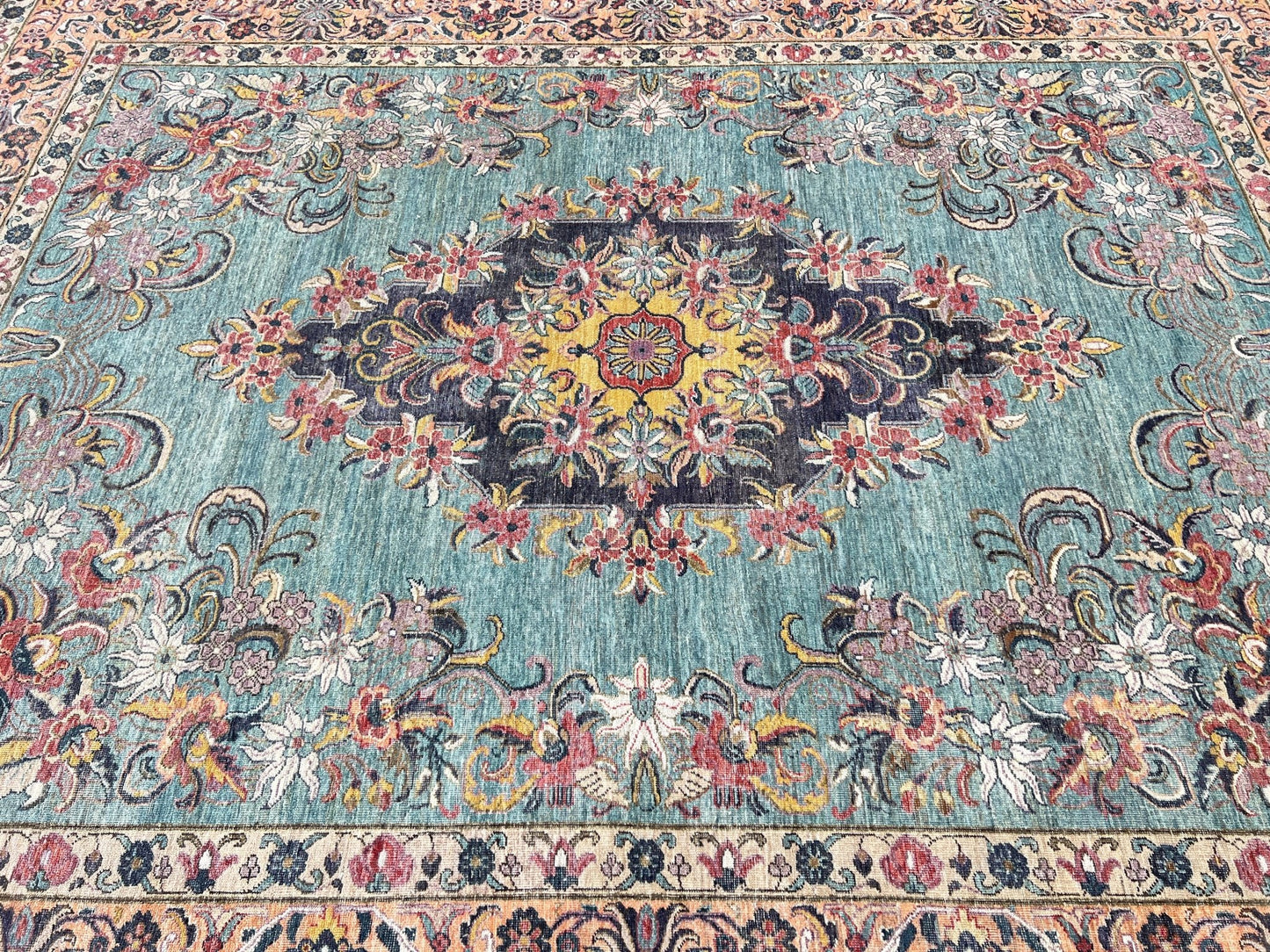 Vintage Look Lilihan 9'3"x12'0" Area Rug