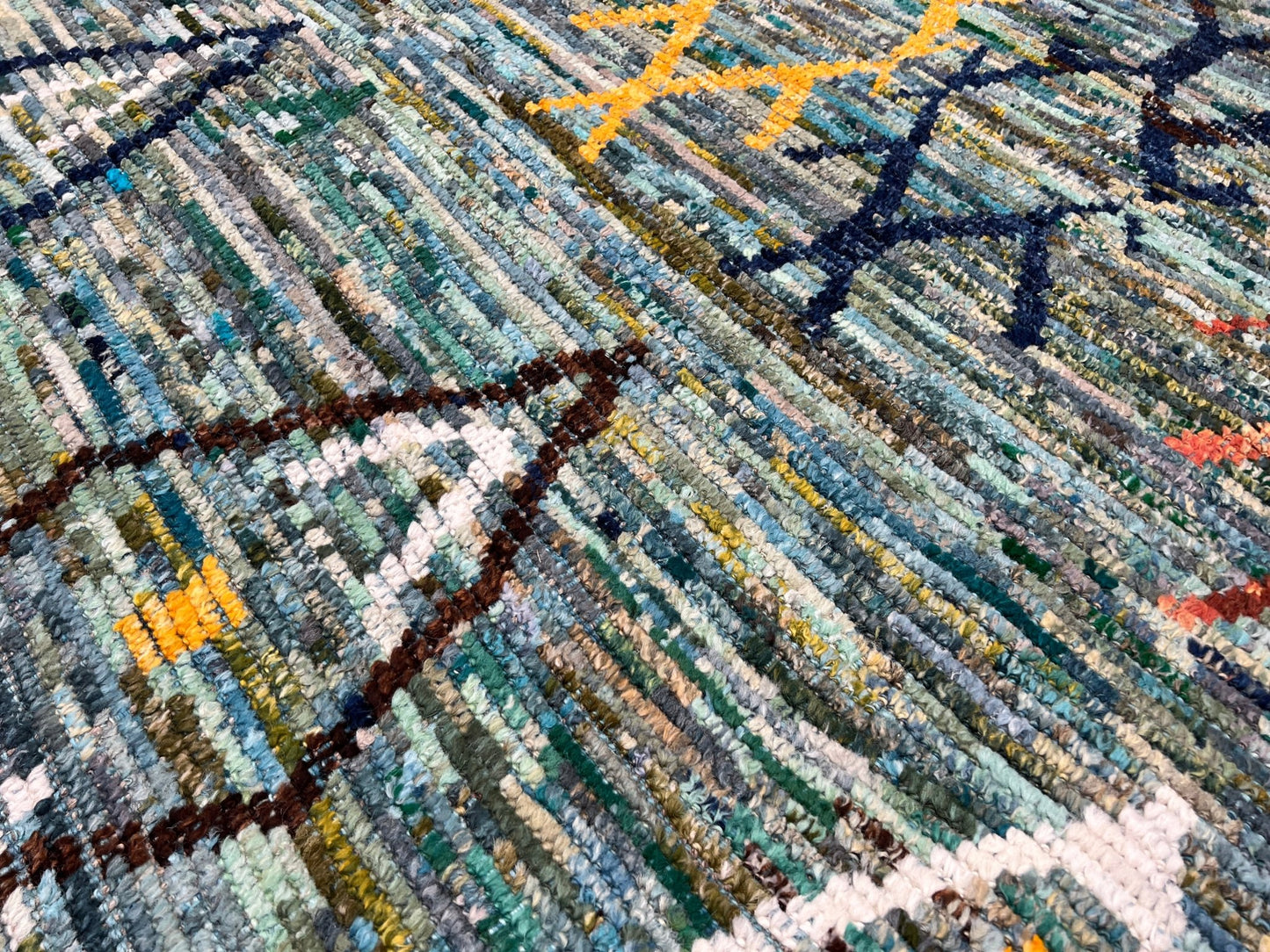 Moroccan Style 10'4"x13'6" Area Rug