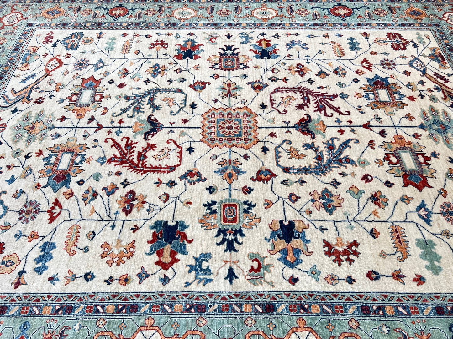 Transitional Serapi 8'10"x11'10" Area Rug