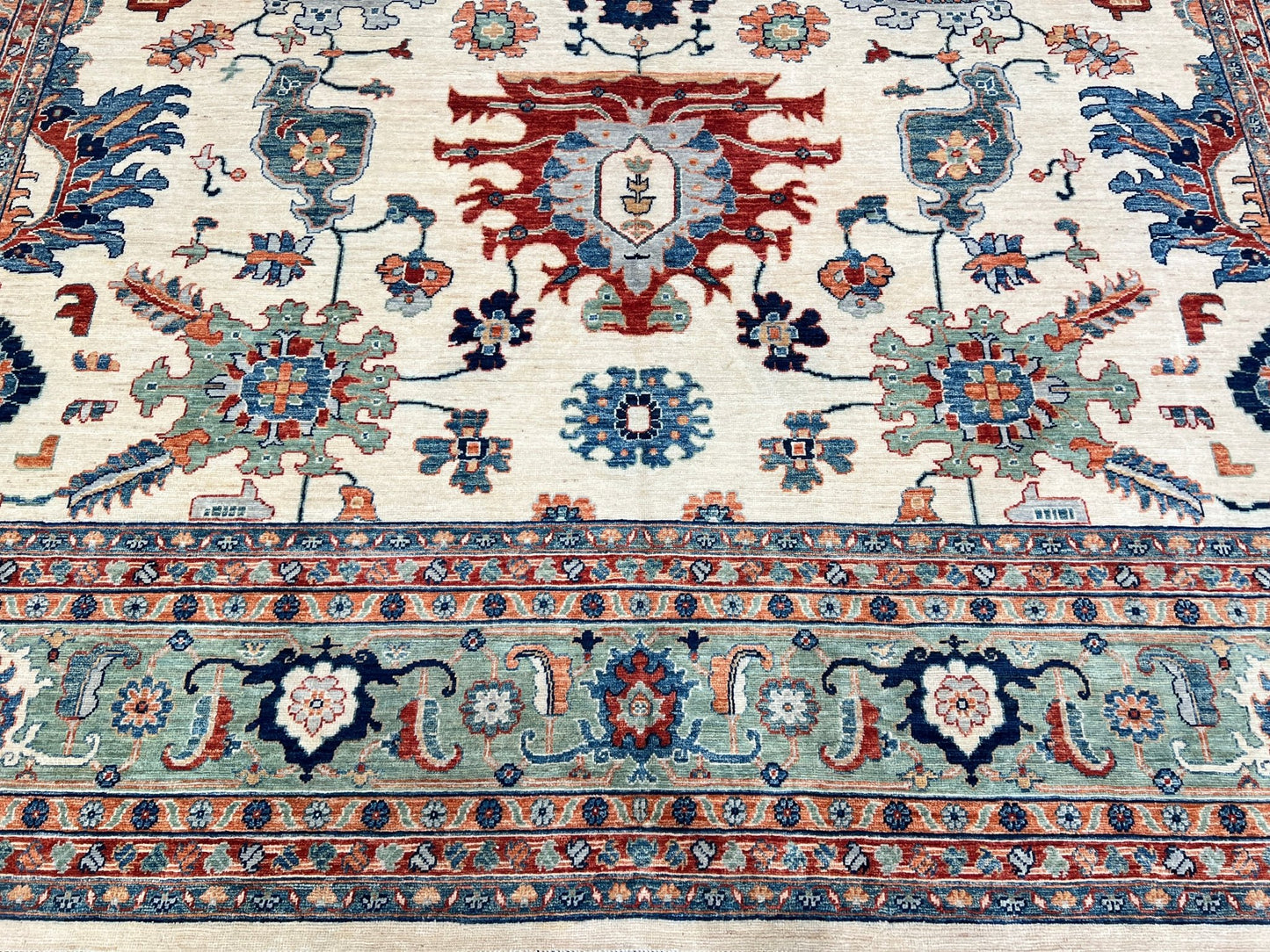 Transitional Heriz 9'11"x13'10" Area Rug