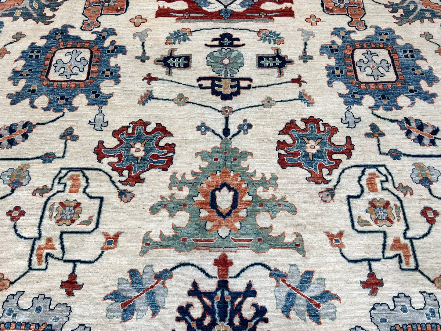 Transitional Heriz 9'11"x13'10" Area Rug