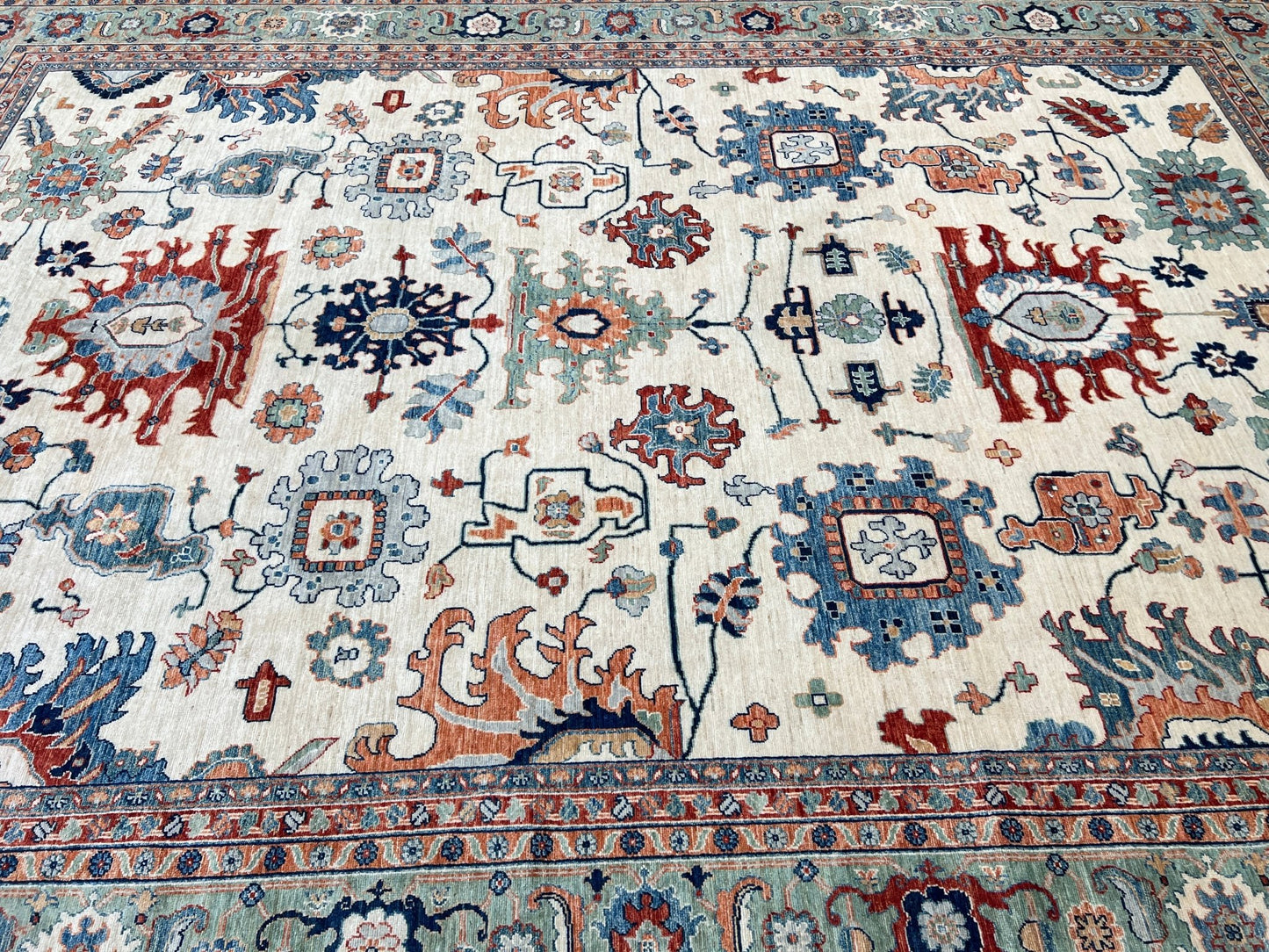 Transitional Heriz 9'11"x13'10" Area Rug