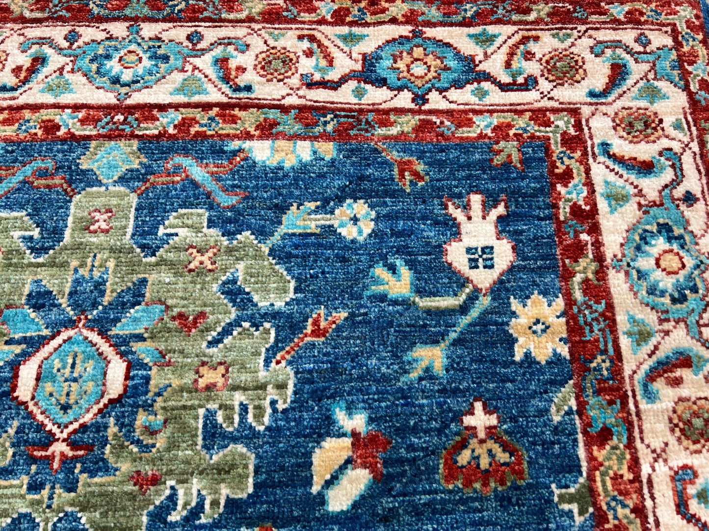 Transitional Heriz 3'4"x4'10" Area Rug