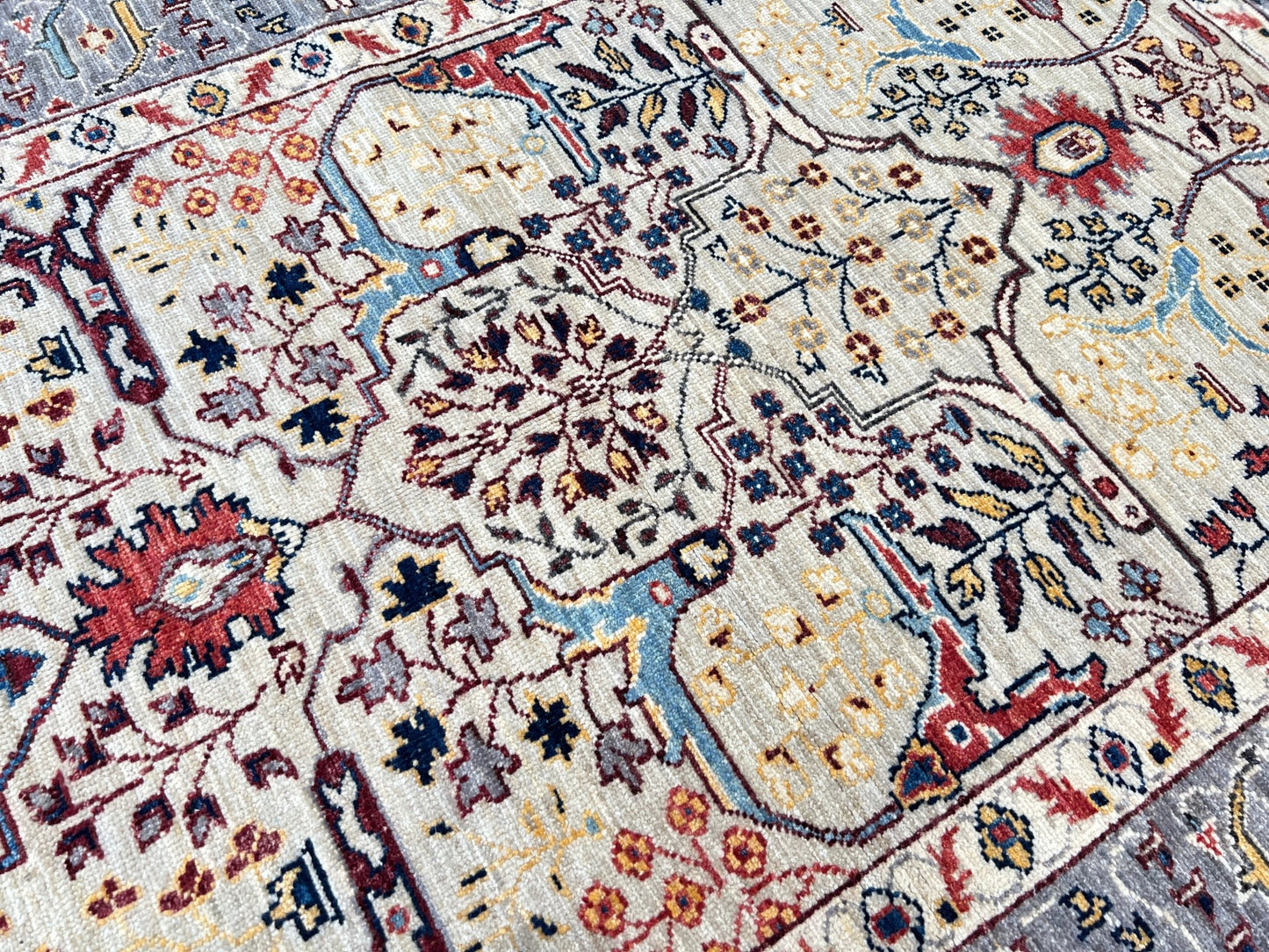 Transitional Bijar 4'0"x5'11" Area Rug