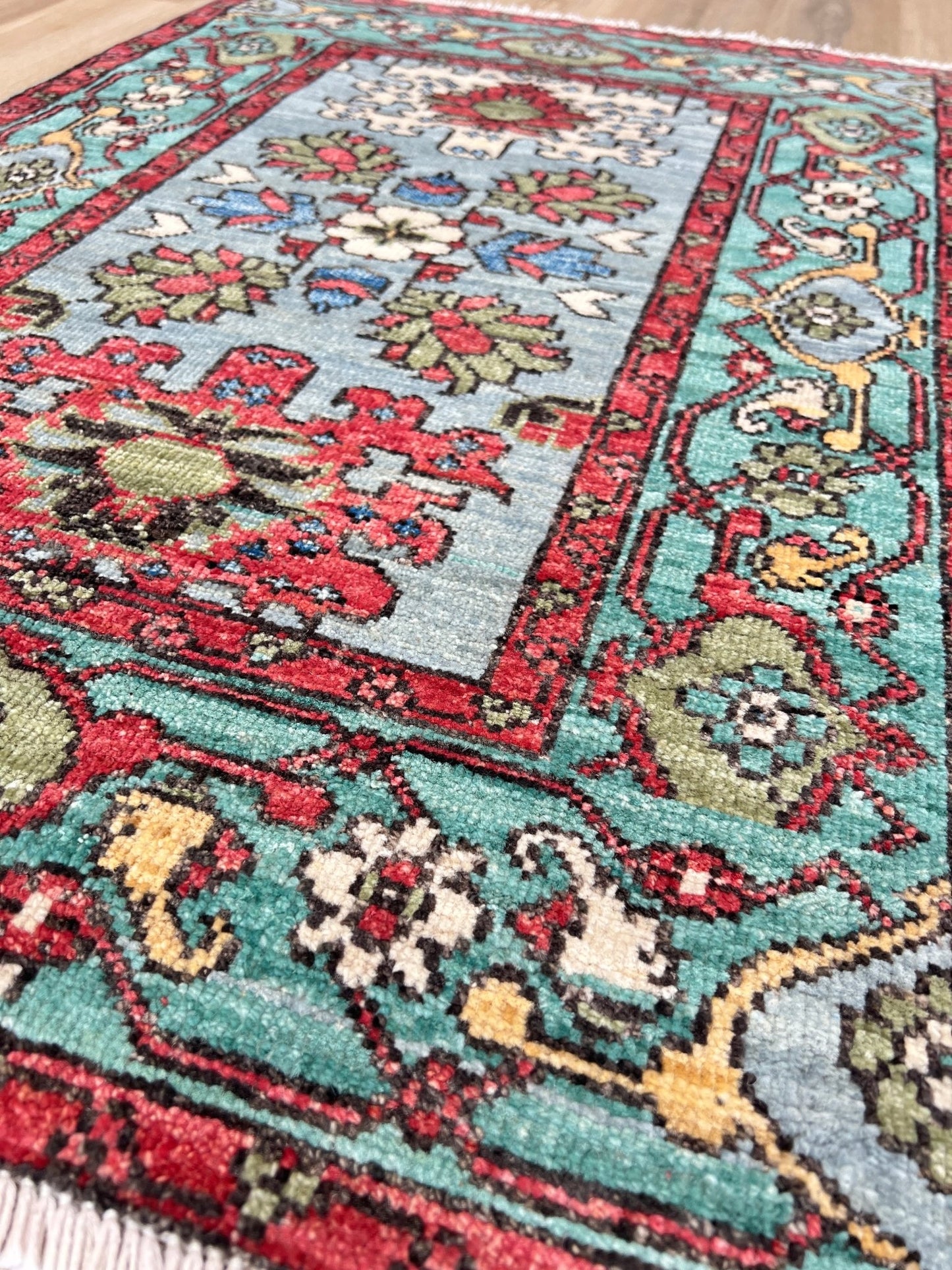 Transitional Mahal 2'2"x3'2" Area Rug