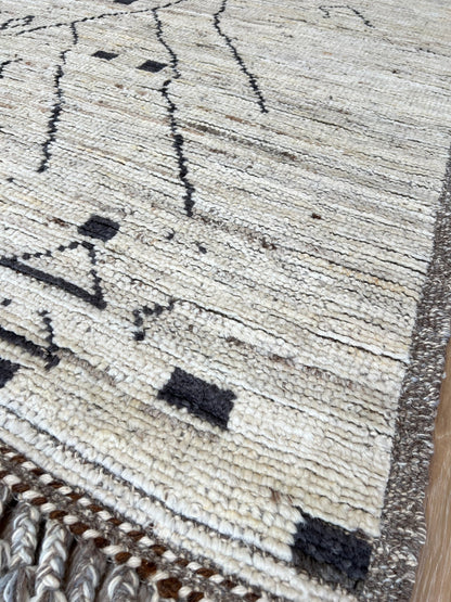 Moroccan Style 4'11"x6'8" Area Rug