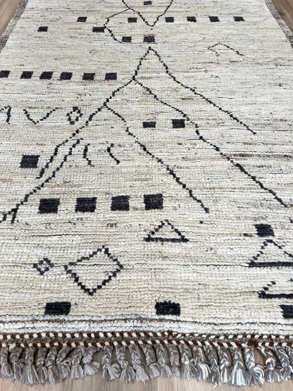 Moroccan Style 4'11"x6'8" Area Rug