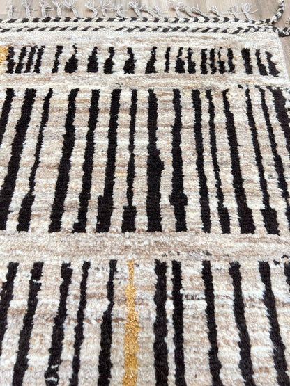 Moroccan Style 4'4"x6'2" Area Rug