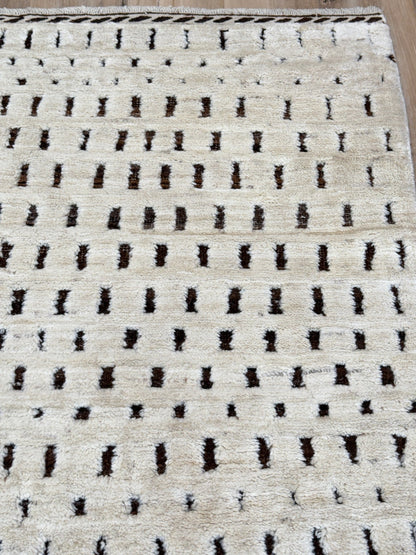 Moroccan Style 5'0"x6'10" Area Rug